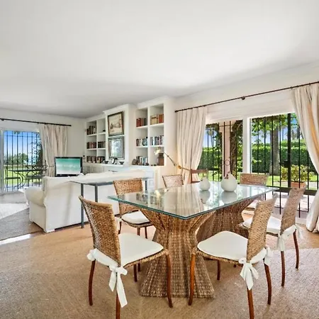 Villa Frontline In Estepona