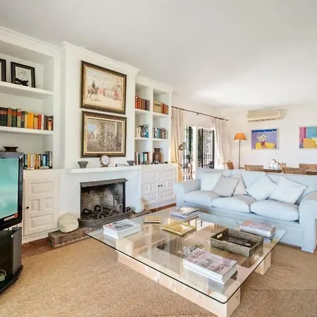 Villa Frontline In Estepona