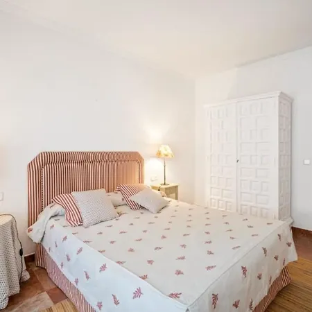 Villa Frontline In Estepona